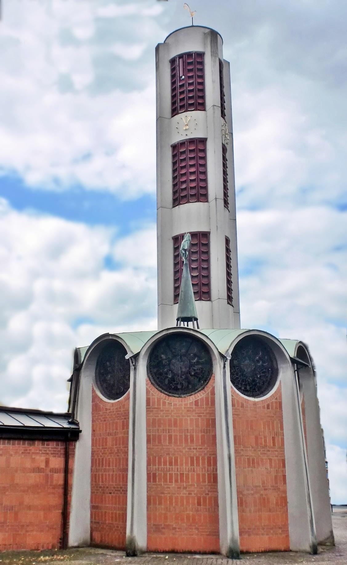 Kirche St. Elisabeth Koblenz-Rauental von außen mit Turm