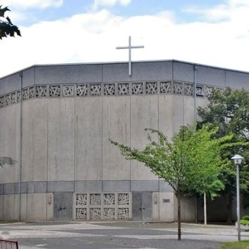 Ansicht der sechseckigen Kirche von außen